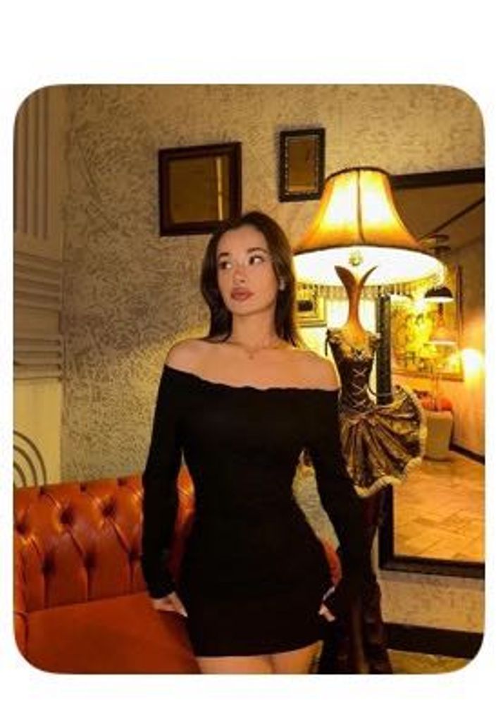 Offshoulder black bodycon dress