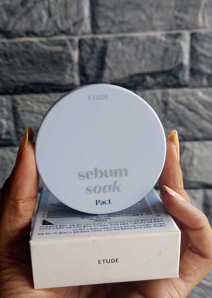 Korean Etude Sebum Soak Pact Compact Powder