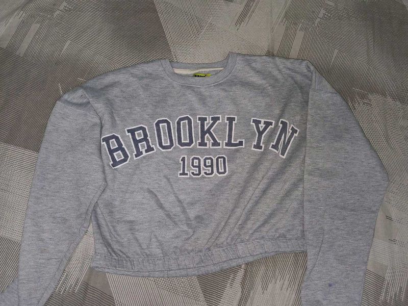 Grey cropped sweatshirt
