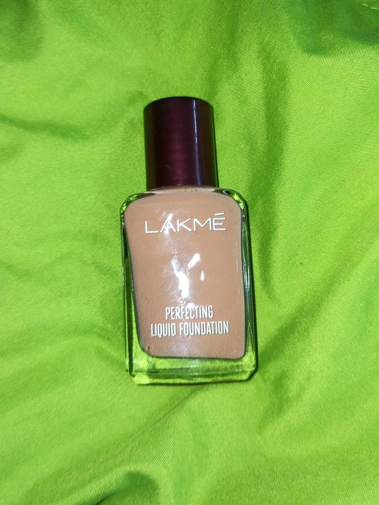 Lakme Liquid Foundation | Natural Coral