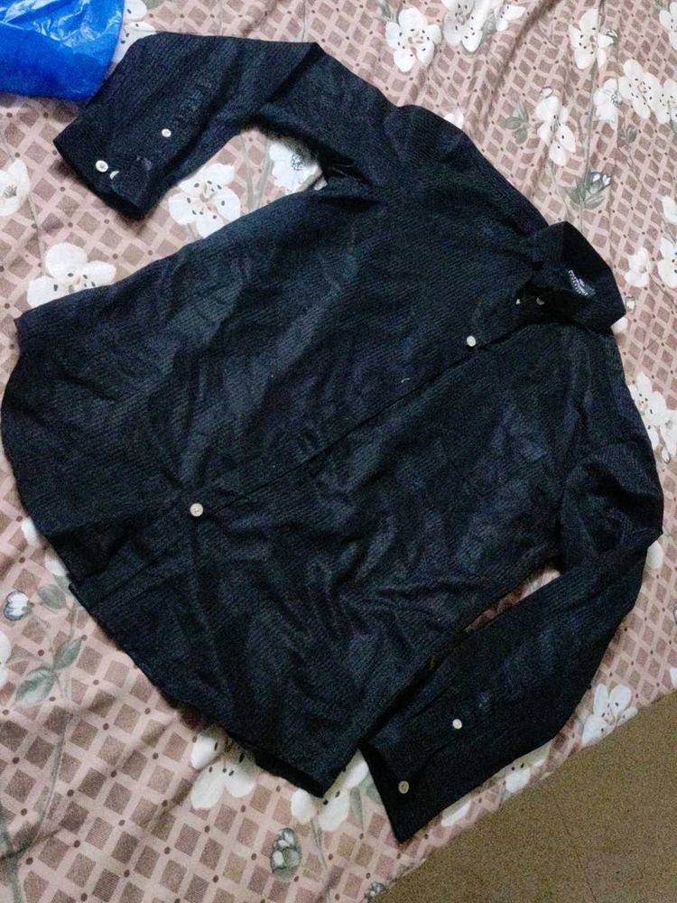 Dark Black Men&#39;s Shirt