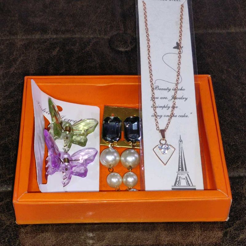 Jewellery Set: Necklace &amp; Earrings, clutches