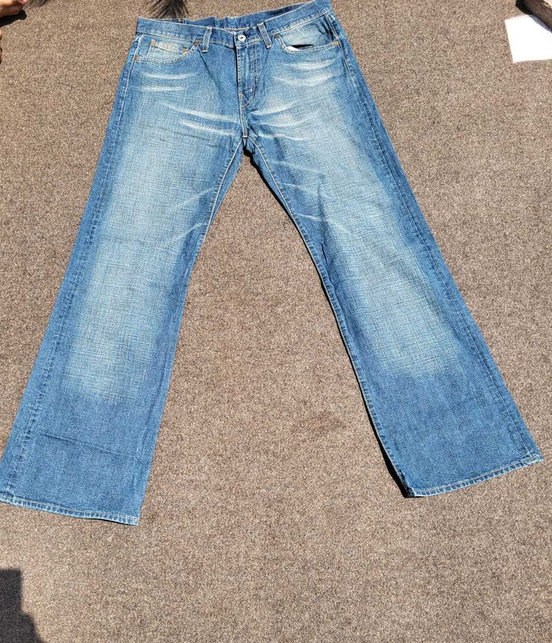 Classic Light-Wash Wide-leg Jeans
