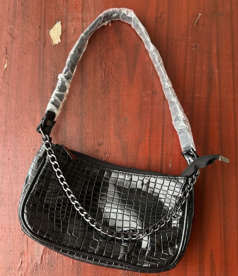Zaik Shoulder Bag