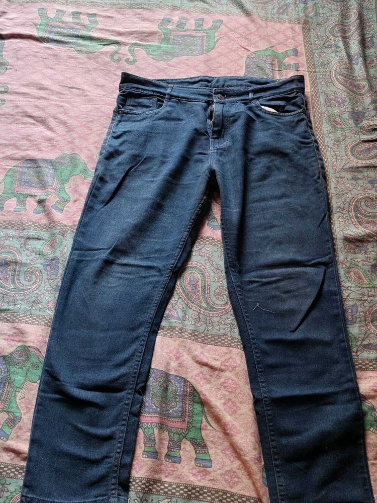 I am selling a straight leg jeans, blue, of 32inch