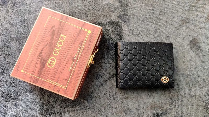 Gucci High Quality wallet with wooden box