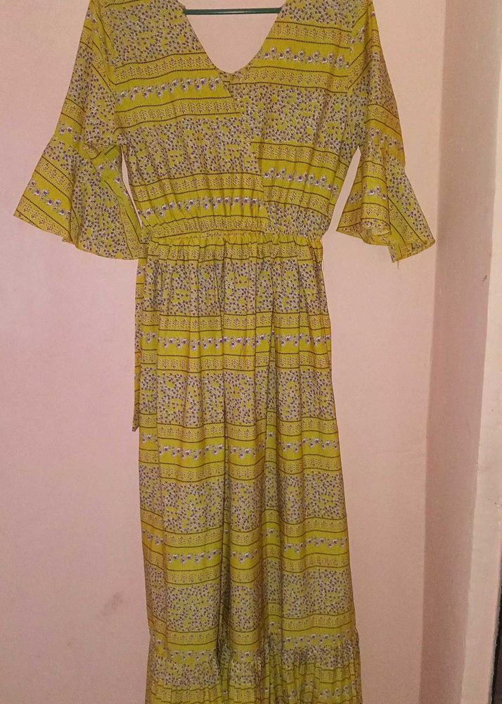 Bright&amp;breezy yellow maxi dress with floral print