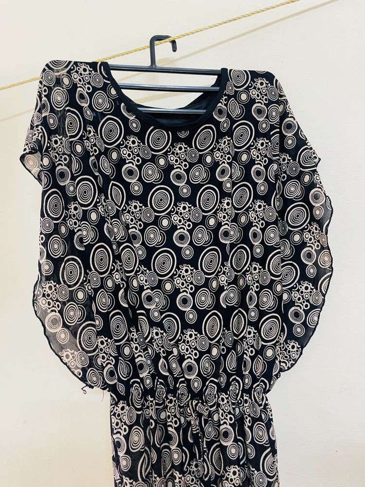Black and White Circle Pattern Dress