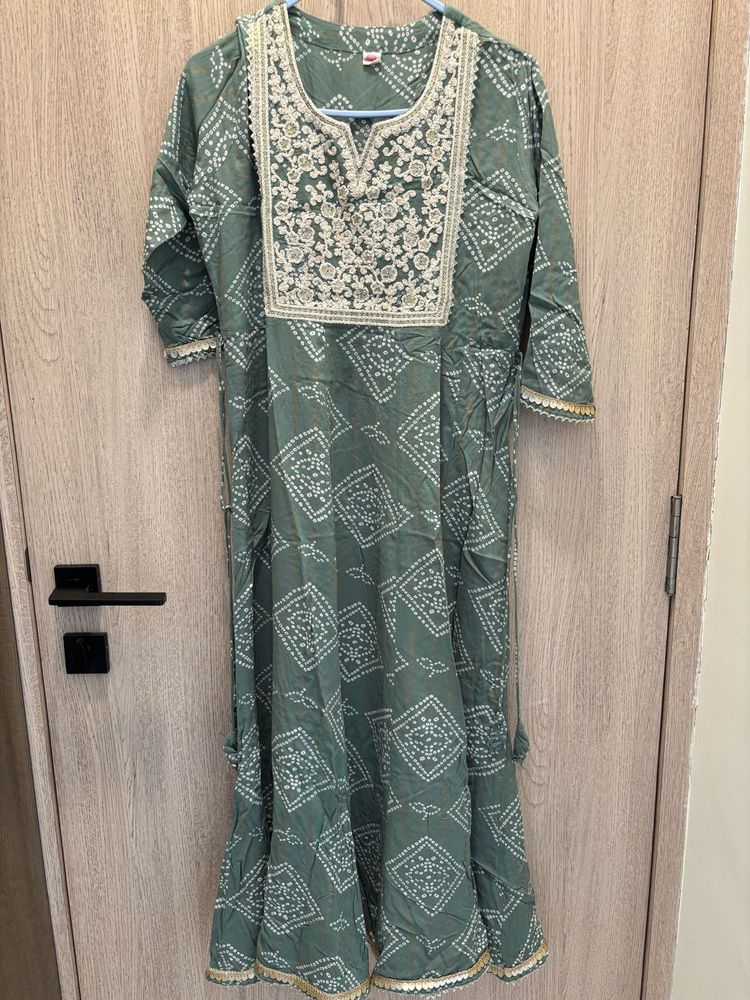 Elegant Green Embroidered Kurta