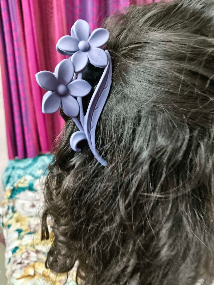 Floral Hair Clip unused