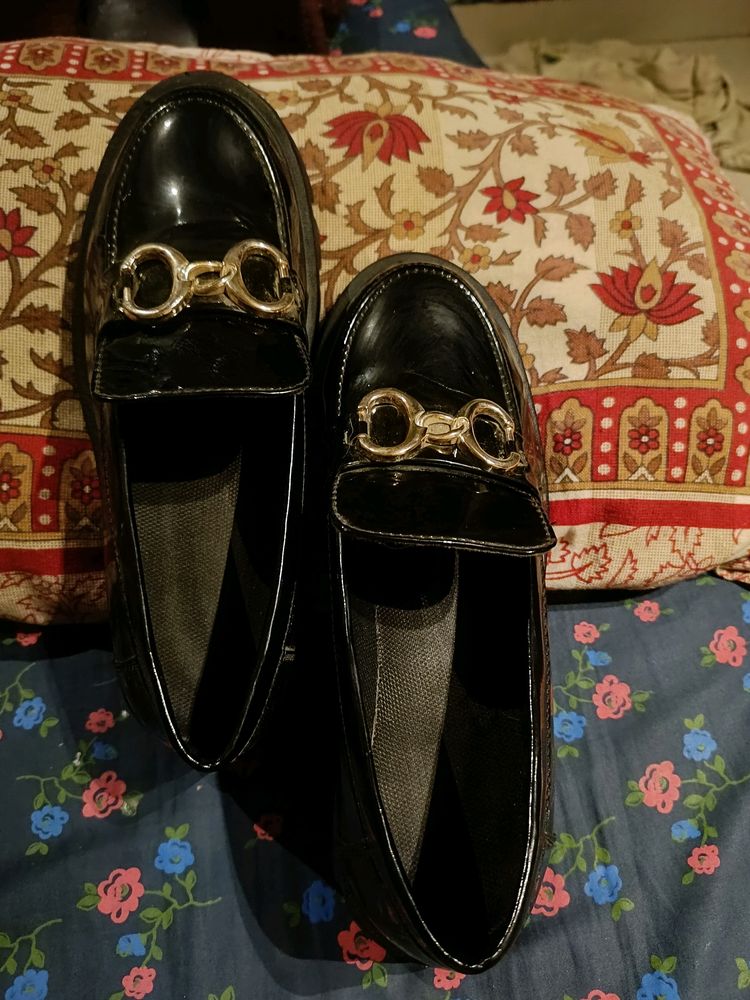 TRENDY LOAFERS