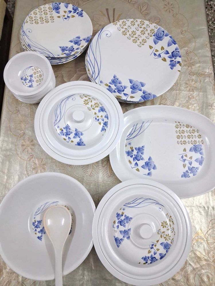 28 Pieces Dinner Set In Very Good Conditi