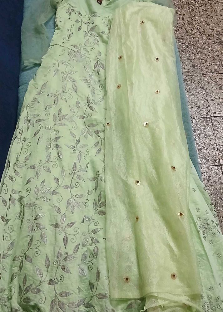 Elegant Green Gowns – Perfect for Parties &amp; Specia