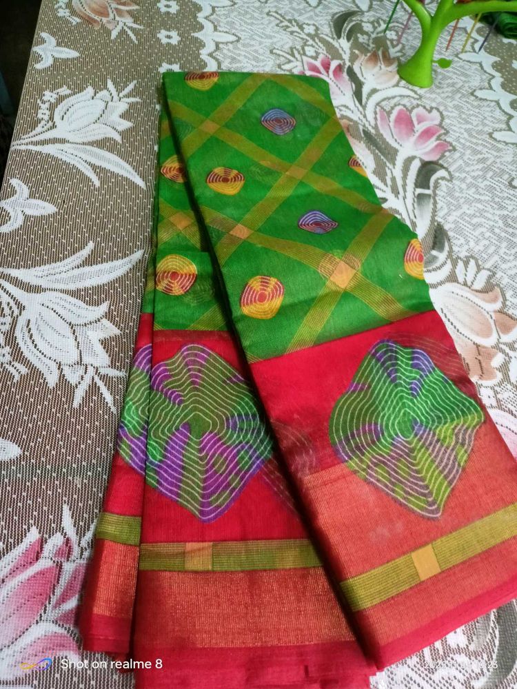 Green &amp; Red Patterned Saree