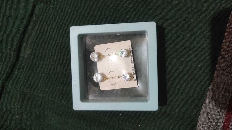 Sparkling Stud Earrings Totally new