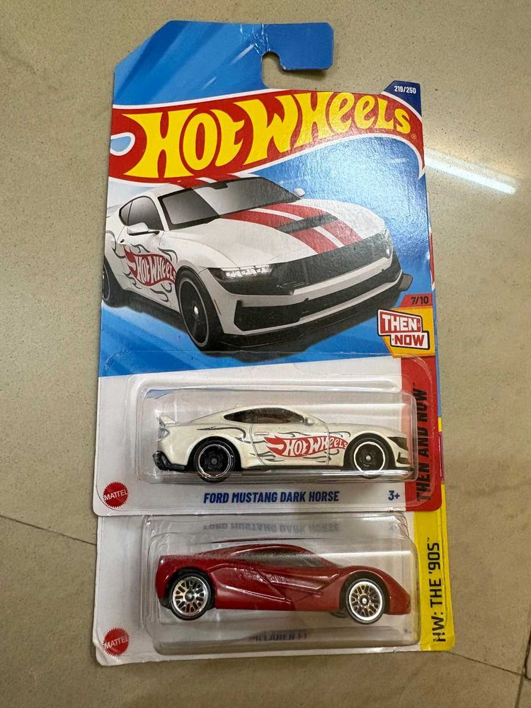 Hot Wheels Ford Mustang &amp; McLaren F1