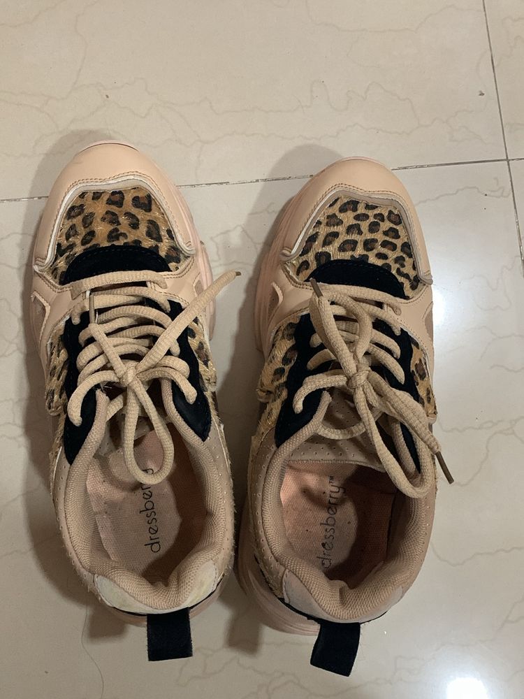 Sports Shoes For Girls