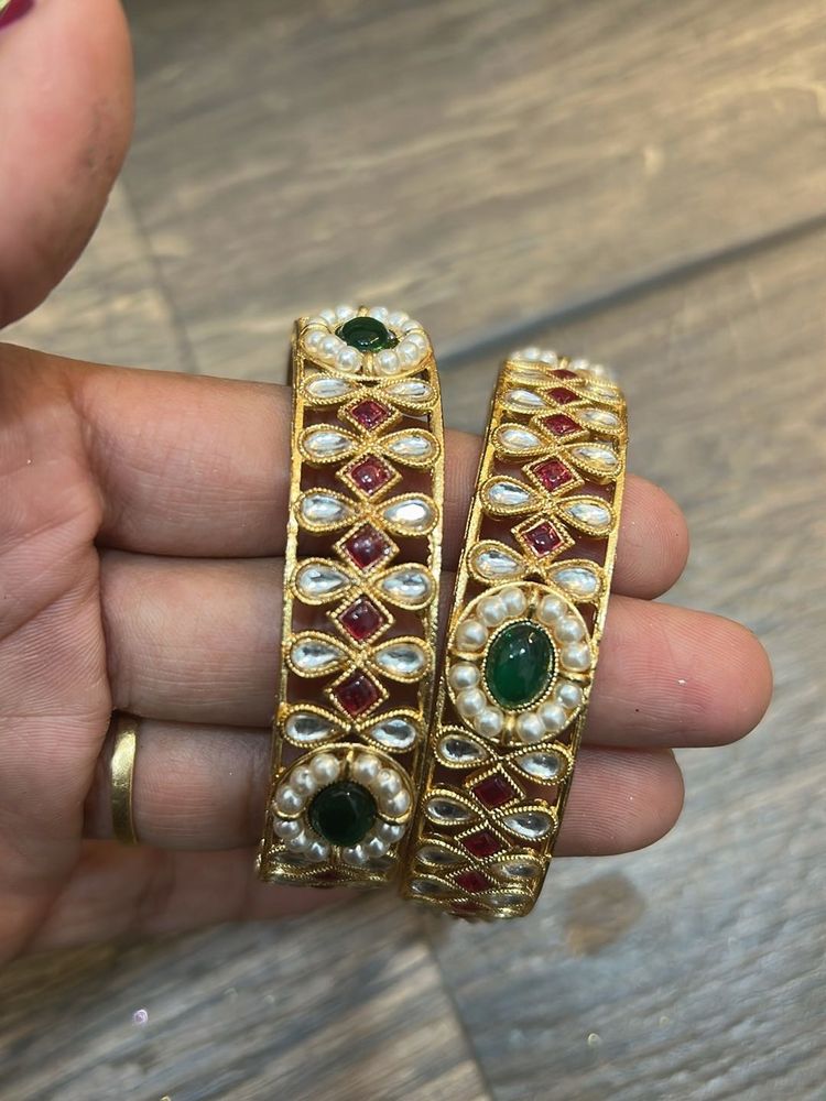 Elegant Kundan Bangle Set