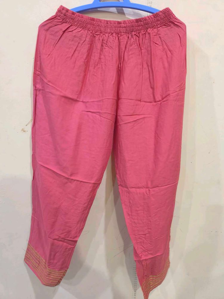 Pink chudidar pant with golden detailing