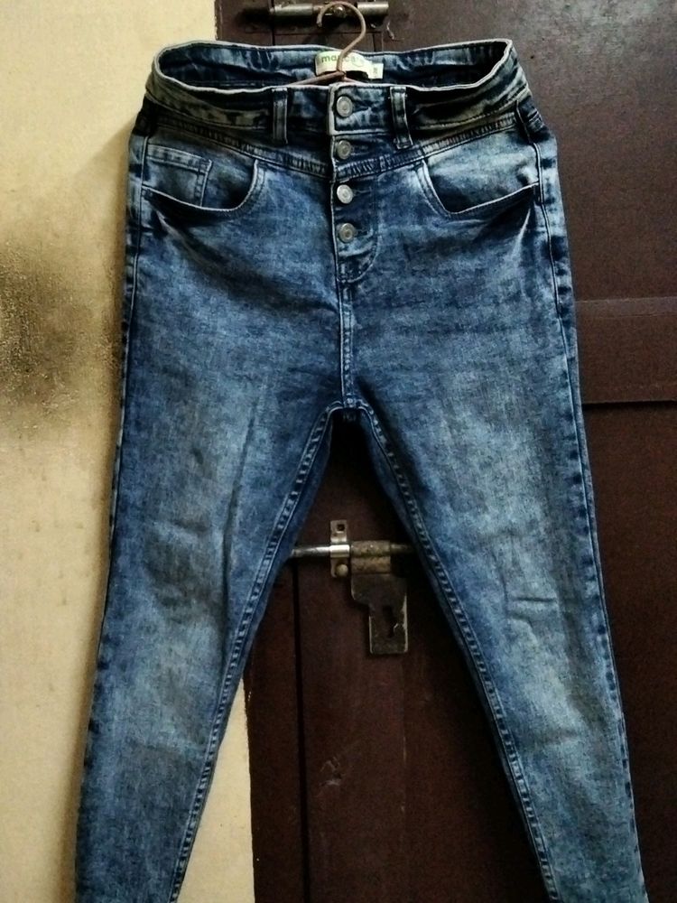 skinny blue women jeans... size 28...