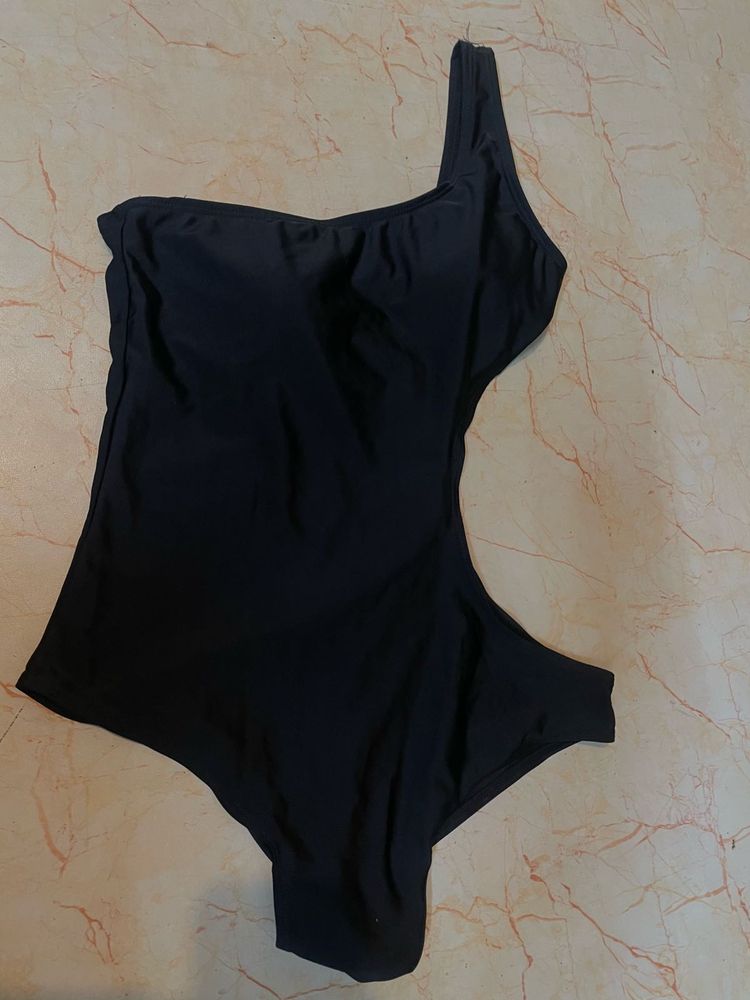 black one shoulder swimwear