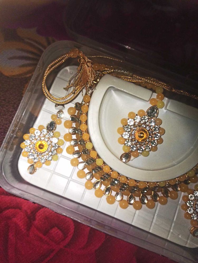 Elegant Yellow Bead Jewelry Set