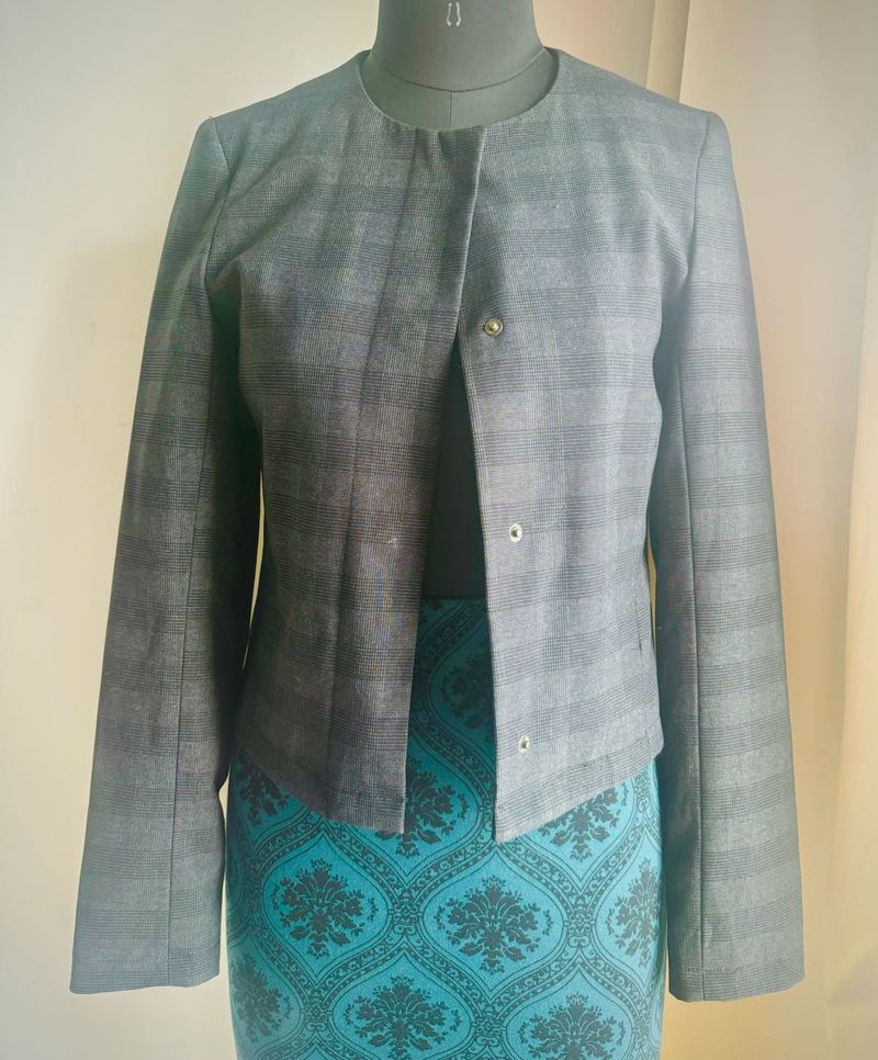 Sale‼️Brand New Checks Button Up Cropped Jacket