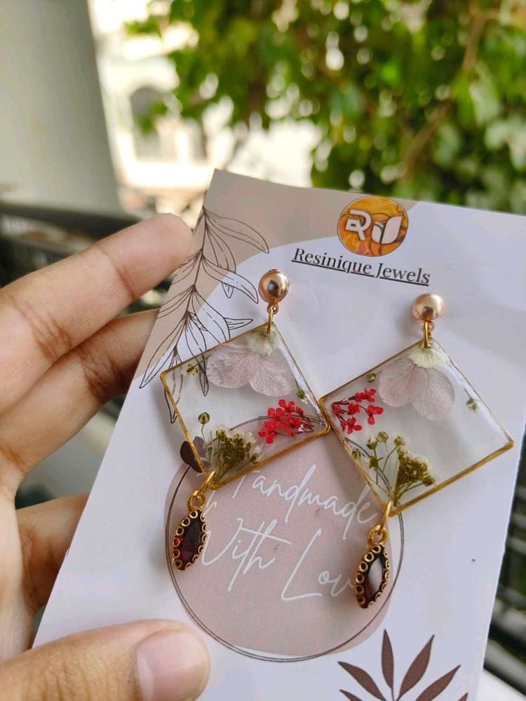 Sophisticated Trendy Resin Earrings ♥️