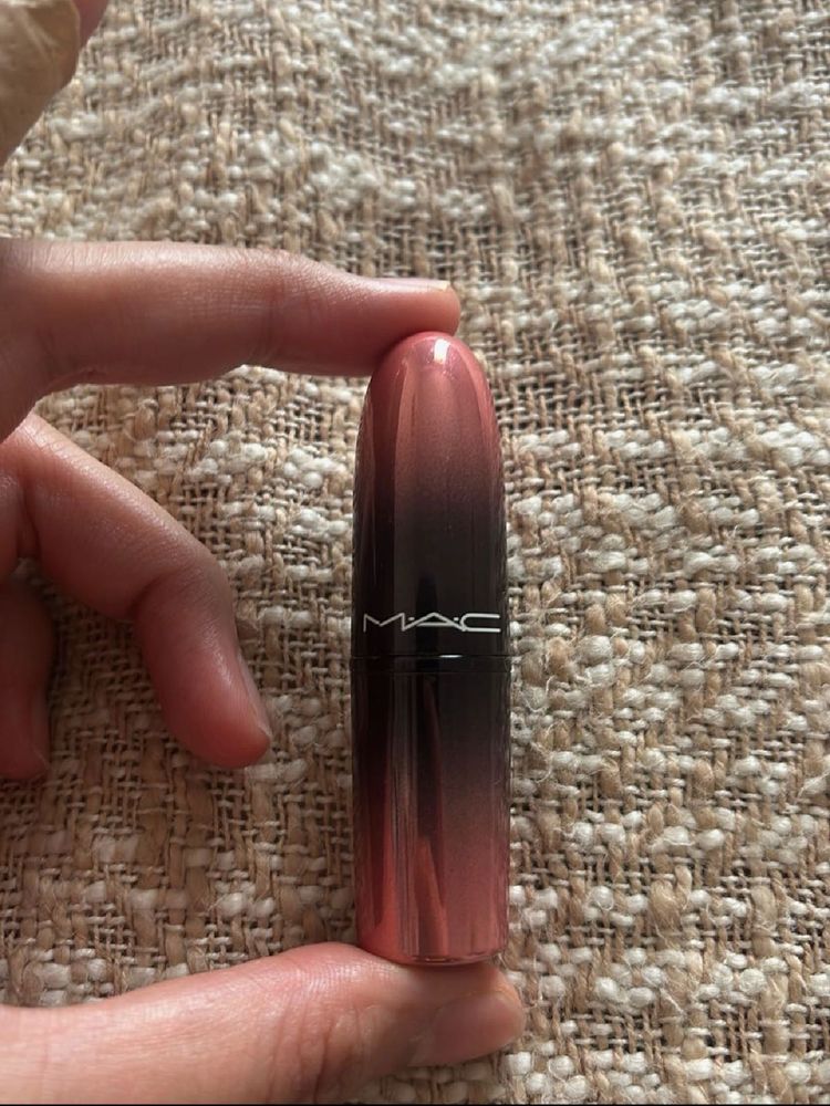 MAC Lipstick (404 Tres Blase)