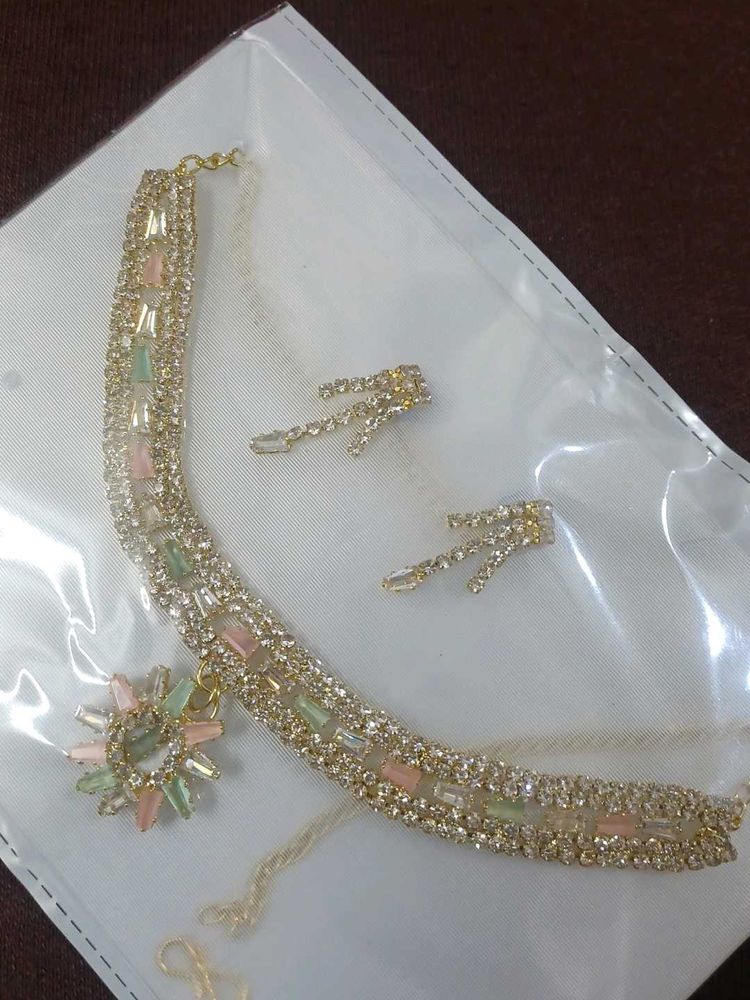 Elegant Stone-Studded Necklace Set