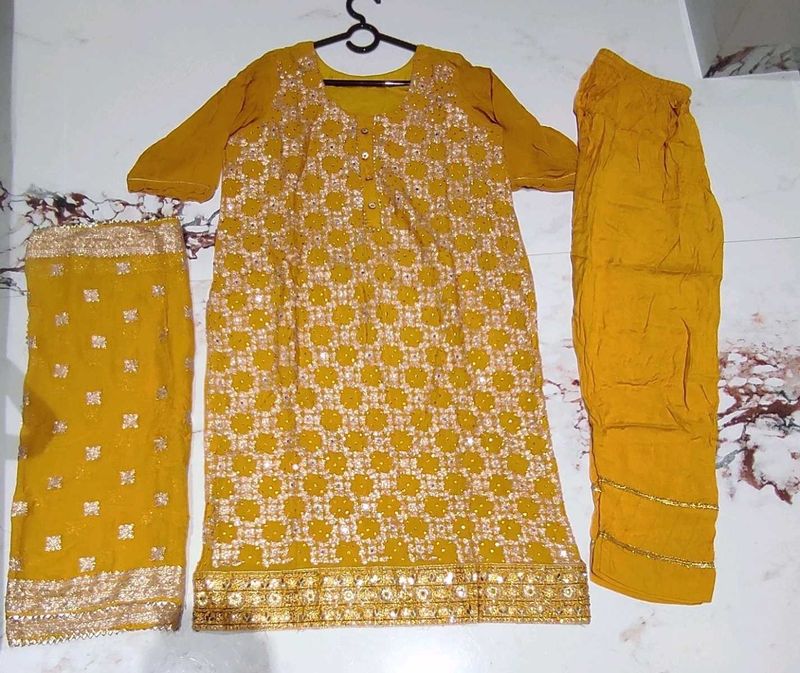 🔥Yellow Embellished Salwar Kameez🔥