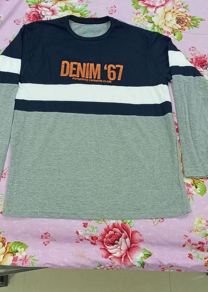 DENIM T SHIRT IN SUPER CONDITION