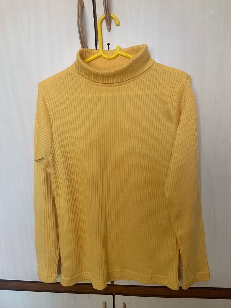 Turtleneck Yelllow Ribbed Tshirt