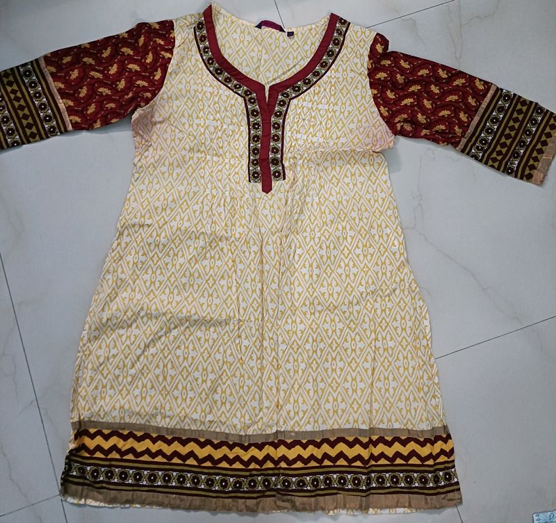 PRICE DROP : L cream knee length kurti