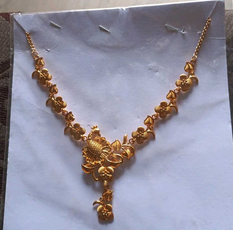 Elegant Gold-Toned Necklace