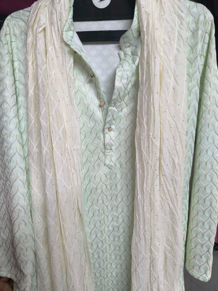 Elegant Kurta Set (chunari free)