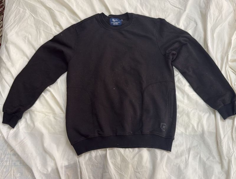 Classic Black Sweatshirt For Winters
