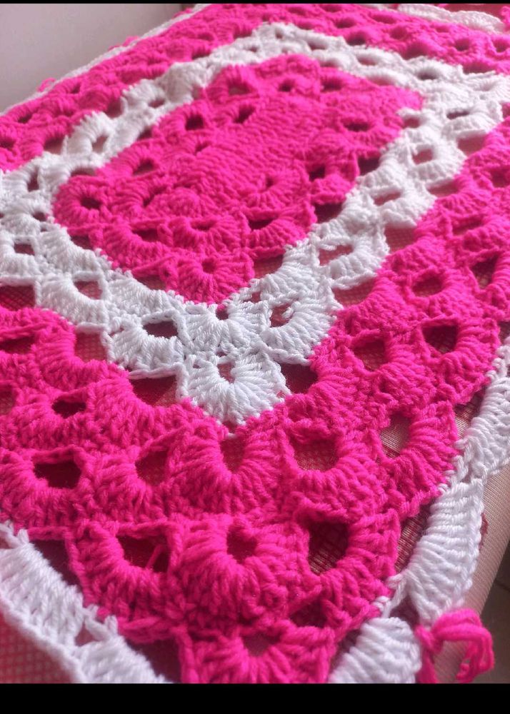 Pink &amp; White Crochet Thalposh