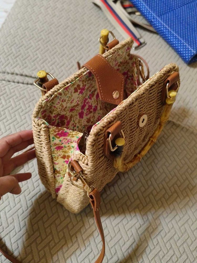 Mauritius Bamboo Wooden Handle Bag With Sling