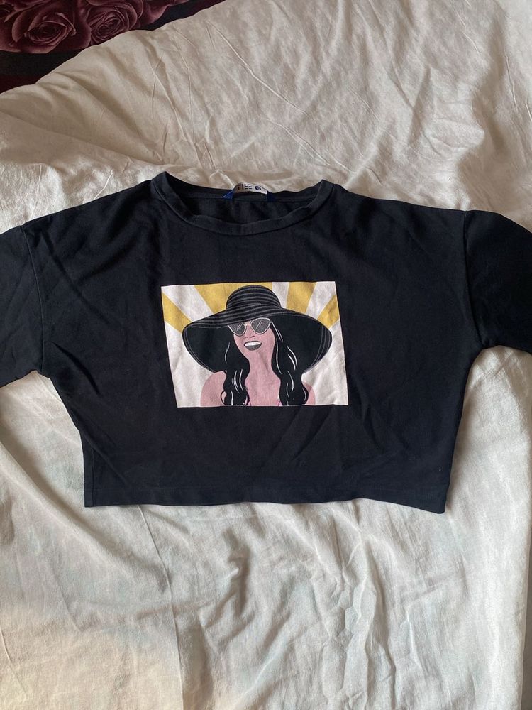 Trendy Graphic Cropped Sweatshirt