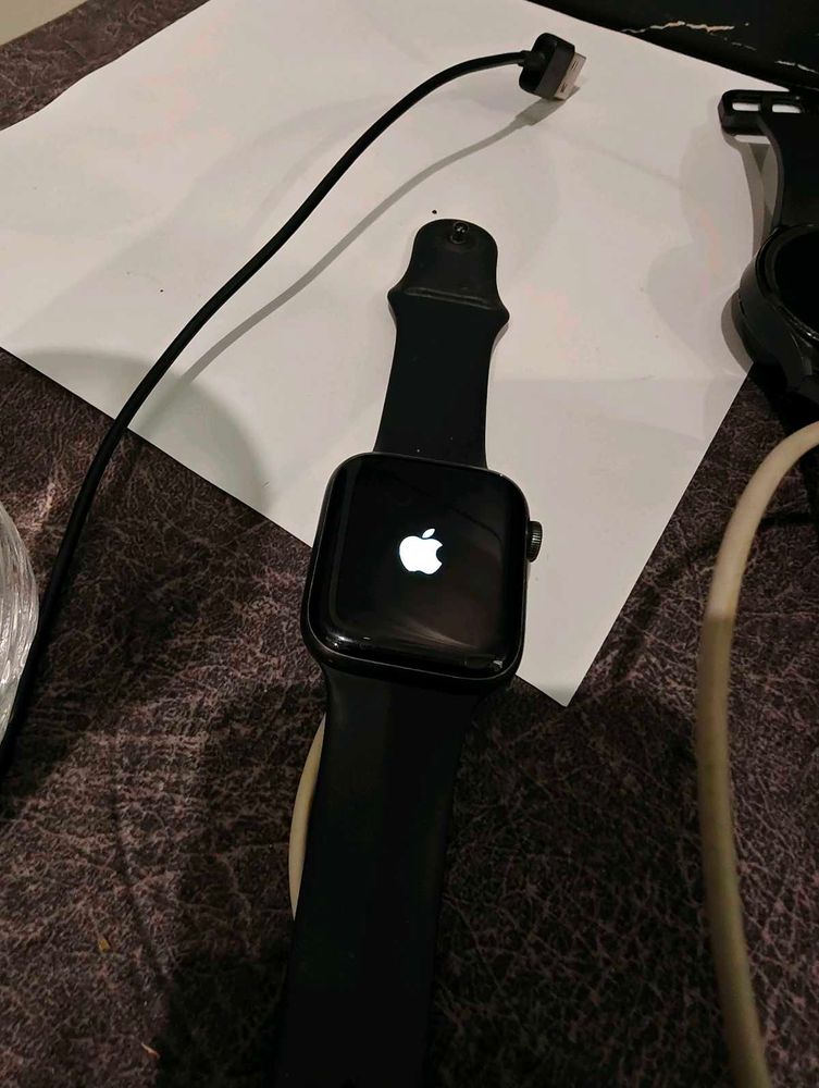 Apple Watch Series 4 GPS (Black) Extra Strap
