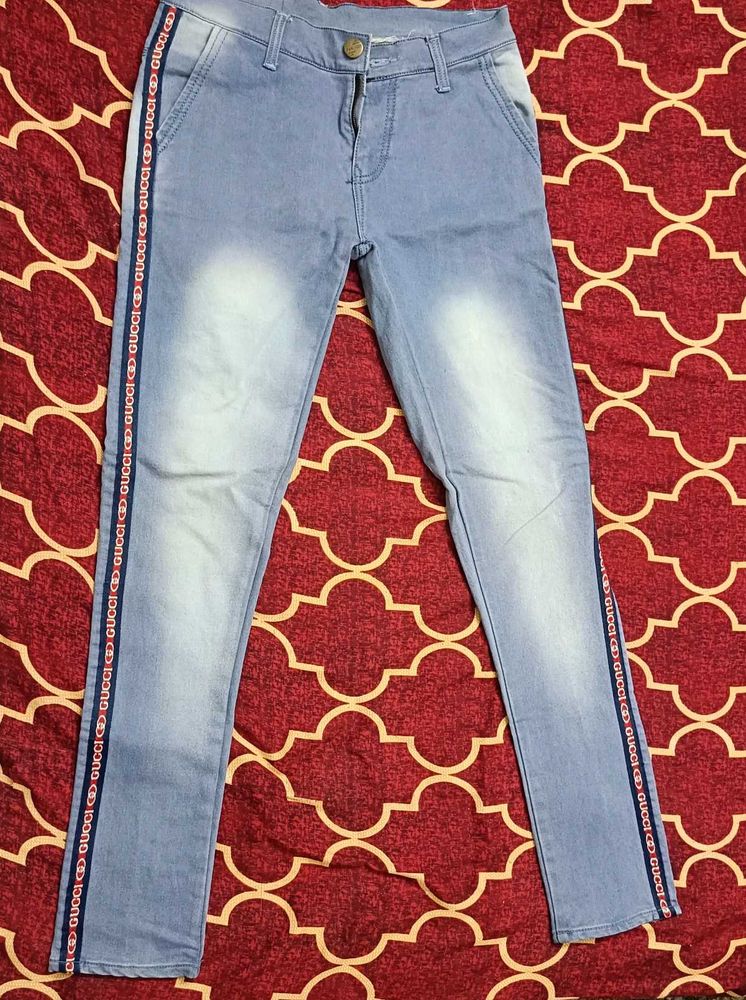 Trendy Tapered Denim Jeans – Light Blue