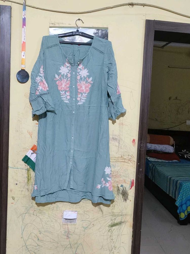 Floral Embroidered Kurta set