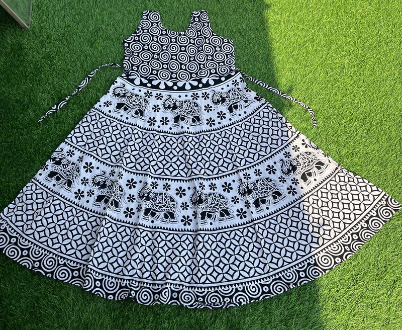 black nd white reguler gown
