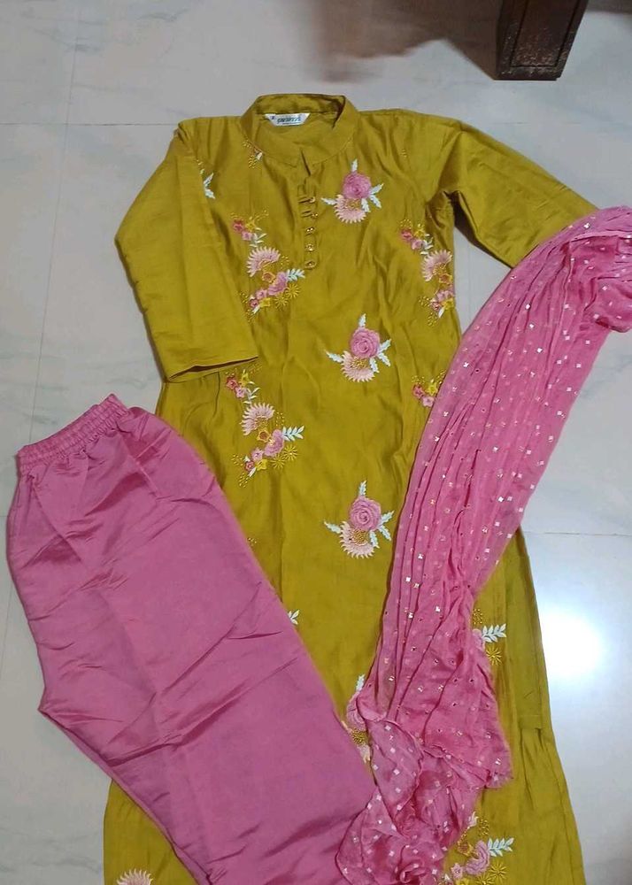Embroidered Kurta Set