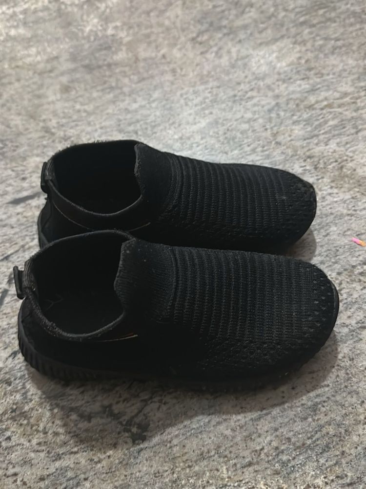 Kids Black Sneakers(3 To 4 Yrs )