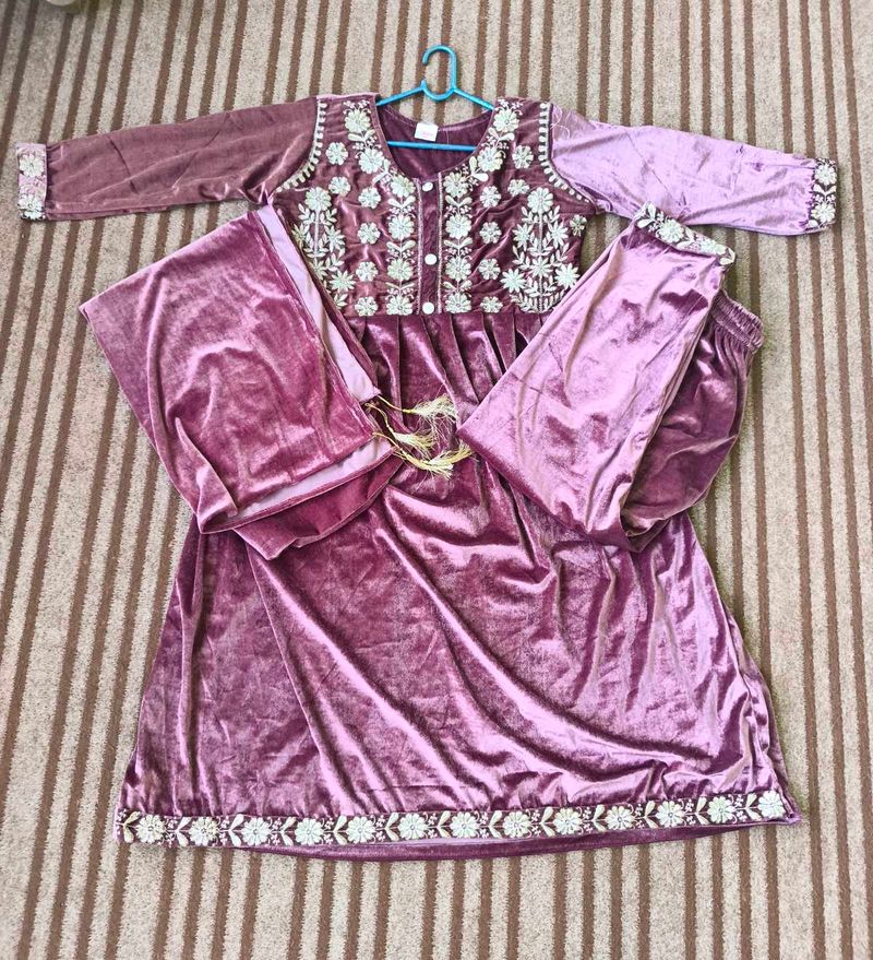 Elegant Ethnic Kurta Set With Palazzo And Stole