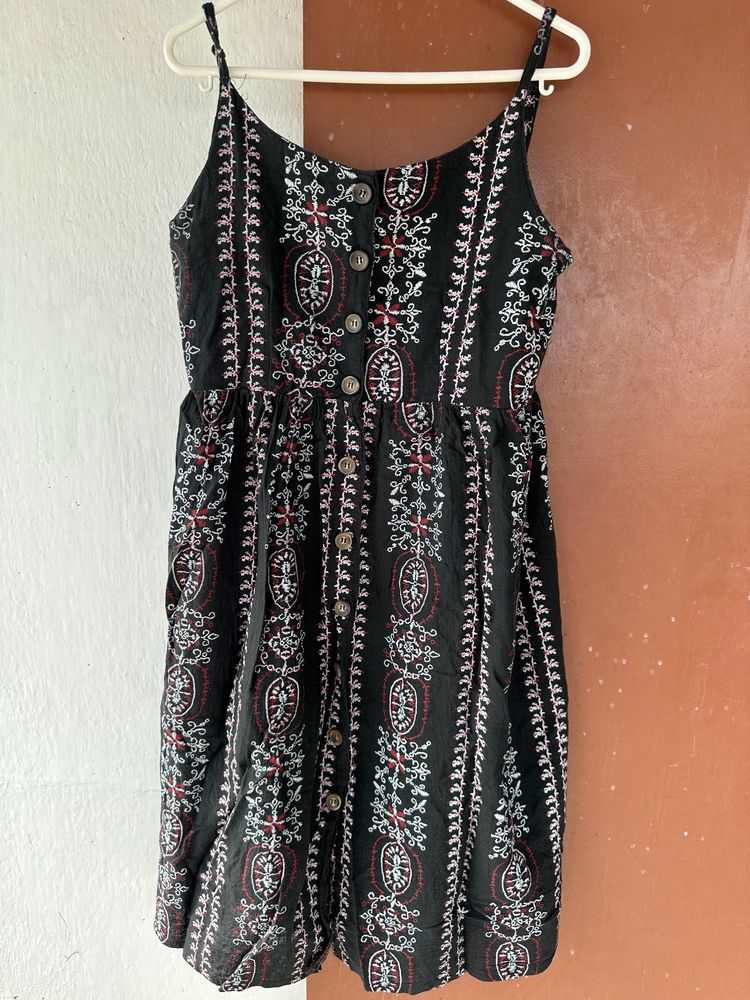 WOMEN PRINTED NOODLE STRAP DRESS