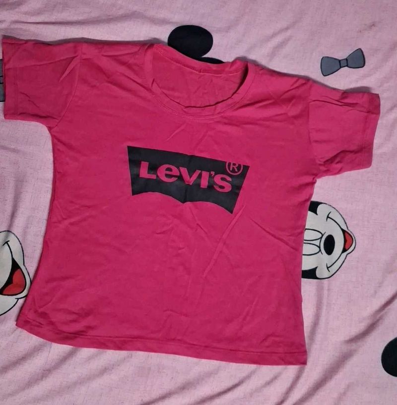 Levi&#39;s Graphic Tee