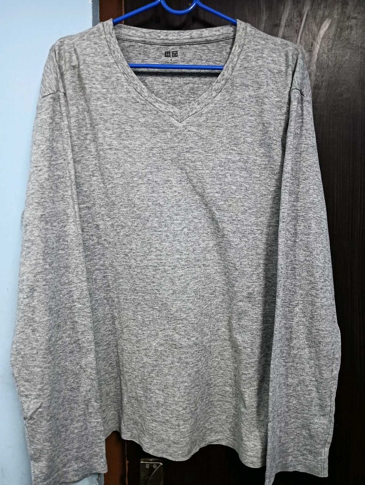 Uniqlo Grey tshirt